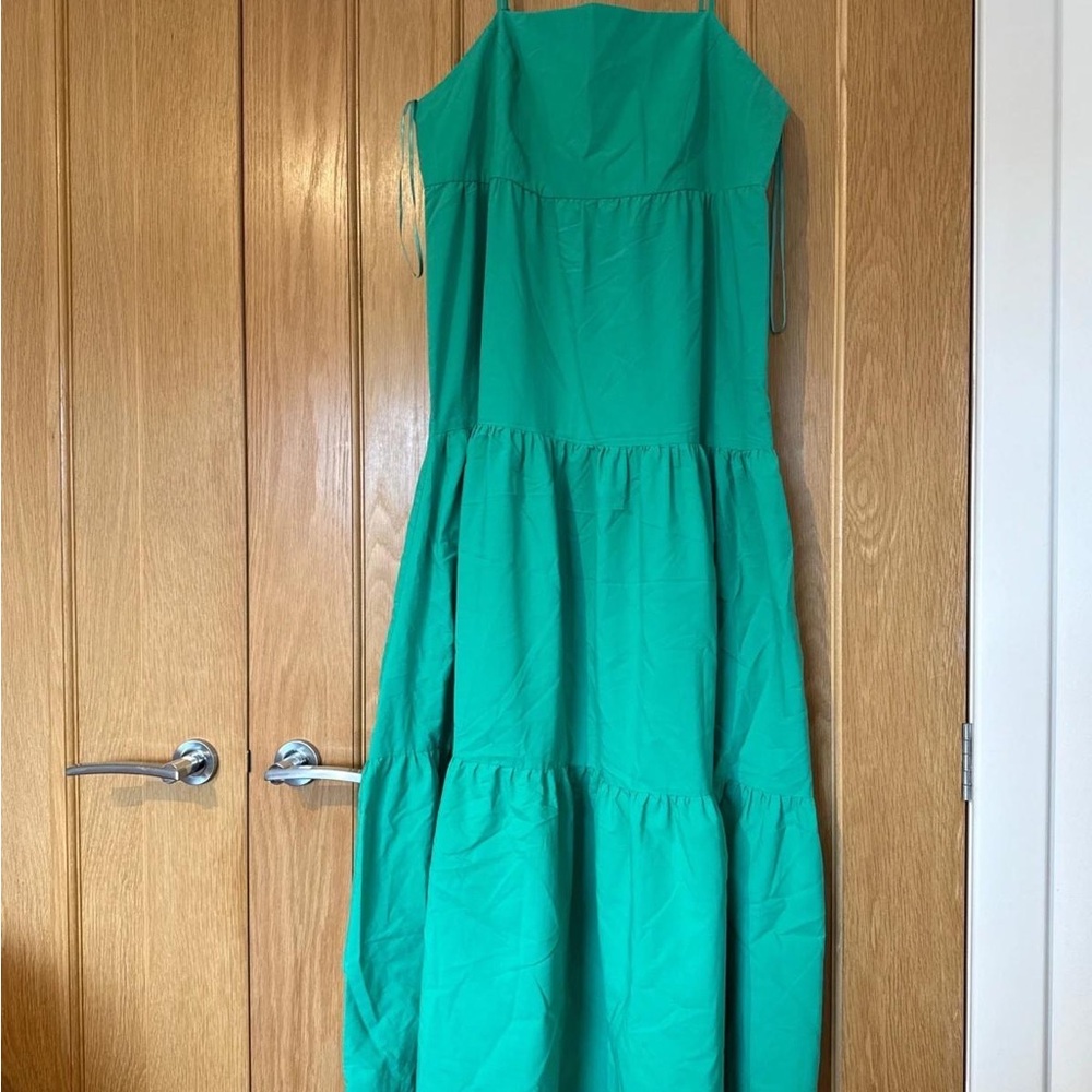 Elegant Green Sleeveless Dress